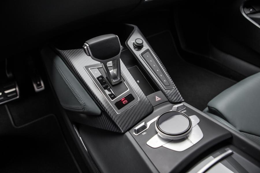 Детали интерьера Audi Sport Quattro LaserLight Concept 2014 года  (фото 17 из 19)